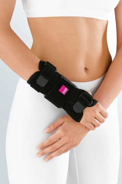 manumed-wrist-orthosis-black-m-18897 (1)